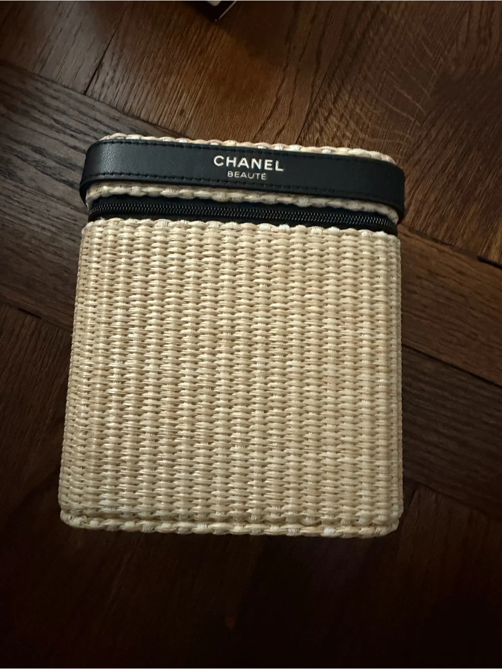 CHANEL Les Beiges Set in Cream and White